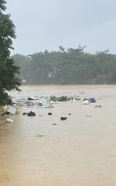 Huế tiếp tục mưa to, chính quyền và người dân chủ động khắc phục hậu quả mưa lũ