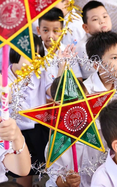 [រូបថត] សិស្សសាលាបឋមសិក្សា Binh Minh រីករាយពិធីបុណ្យព្រះច័ន្ទពេញបូណ៌មី ដោយទទួលបានភាពសប្បាយរីករាយពីកុមារភាព។