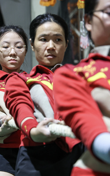 Lò luyện kéo co Việt Nam ngày đêm chuẩn bị cho SEA Games đầu tiên