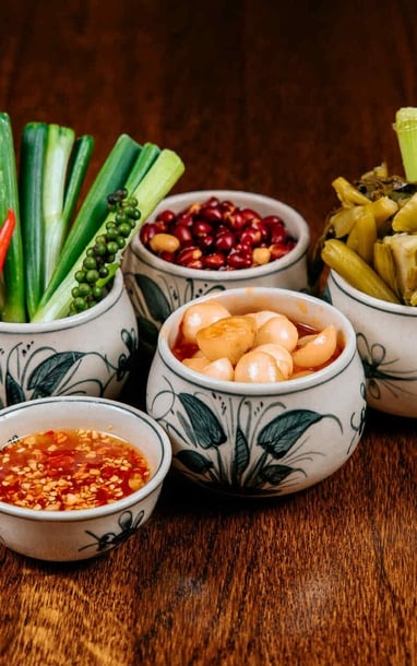 Nhà hàng ở Đức đông nườm nượp nhờ mâm cơm cá kho, cà muối giá hơn 1,4 triệu đồng