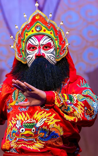[Ảnh] Độc đáo nghệ thuật vẽ mặt nạ tuồng