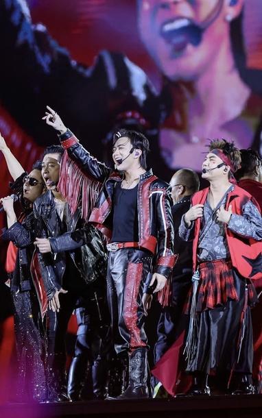 Từ "Anh trai" đến phim Mưa đỏ: Việt Nam mang chuông đi xứ người được chưa?