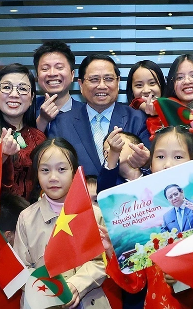[Ảnh] Thủ tướng Phạm Minh Chính và Phu nhân gặp mặt cộng đồng người Việt Nam tại Algeria