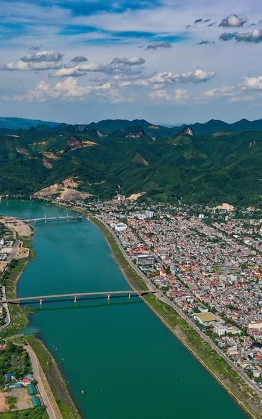 Ngắm thành phố ven sông, nơi đặt công trình thế kỷ 'chinh phục' Đà Giang