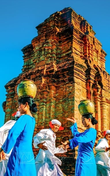 Văn hóa Chăm trong trang phục và lễ hội Kate