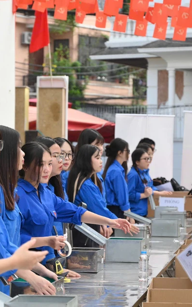 Kỳ thi tốt nghiệp THPT: Hơn 122 nghìn thí sinh Hà Nội đang làm bài thi Ngữ văn
