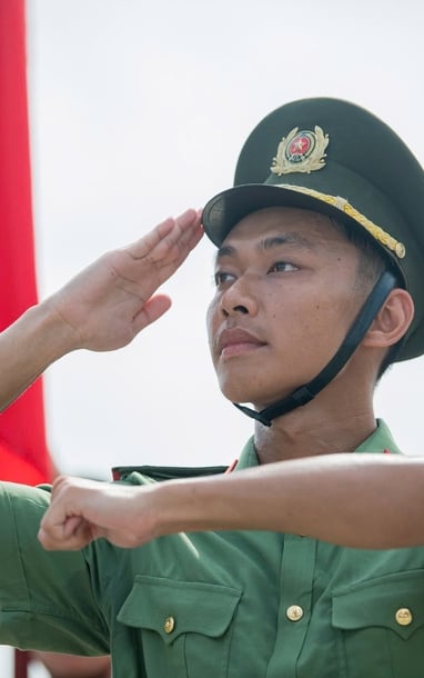 Chiến sĩ công an vượt nắng gắt, luyện diễu binh mừng 80 năm Ngày Quốc khánh