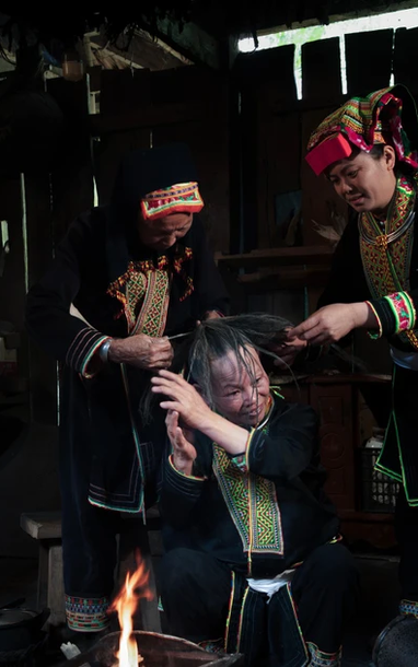 [Ảnh] Giữ nếp sống Dao qua mái tóc sơn