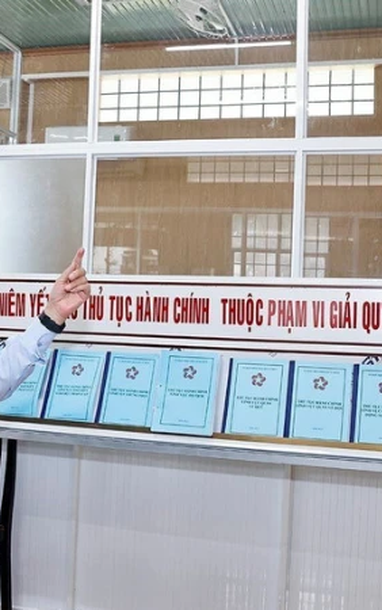 [Ảnh] Chủ tịch Quốc hội thăm Trung tâm phục vụ hành chính công xã Vị Thủy