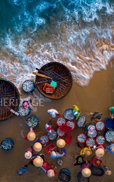 Ngày mới bận rộn ở chợ cá Duy Hải