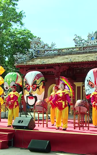 Huế thu hút du lịch trên nền Di sản