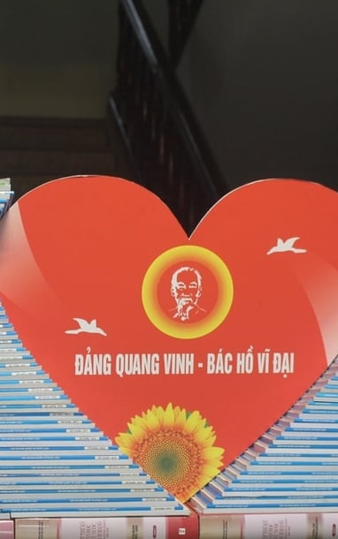 각급 당대회를 환영하기 위해 80여개 이상의 간행물을 전시합니다.