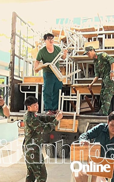 60명 이상의 장교와 군인이 대규모 동원 활동을 위한 현장 견학에 참여했습니다.