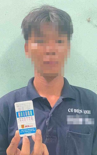 차우탄 지방 경찰은 마약을 불법으로 보관하는 한 사람을 붙잡았습니다.