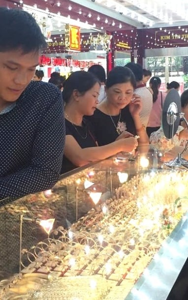 주초 금값은 1억2500만동/냥에 육박하는 역대 최고치로 반등 - 카오방 전자신문