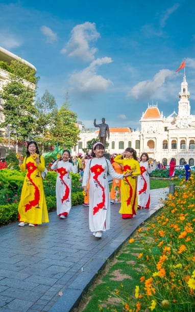 Áo dài Việt Nam: Ngàn năm rạng rỡ