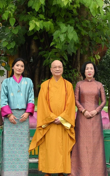 [Ảnh] Phu nhân Chủ tịch nước Lương Cường cùng Hoàng hậu Bhutan tham quan chùa Trấn Quốc