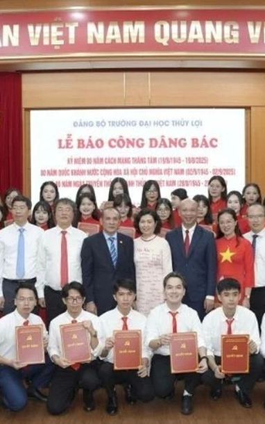 투이러이대 우수학생 39명 당원 합류