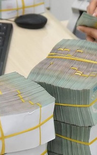 은행주가 2배로 뛰었고, VPBank 부사장 딸이 수천억 원을 들여 사들였다.