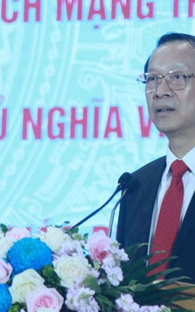 교육훈련부 차관은 과외교사 규제 이후 '교사 소득이 크게 감소했다'고 무엇이라고 말했나요?