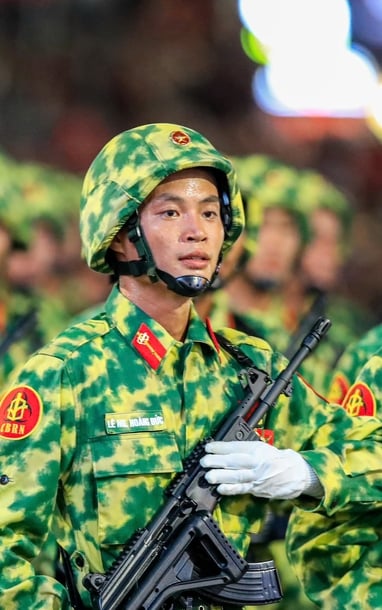 Vẻ đẹp của chiến sĩ các khối diễu binh, diễu hành tổng hợp luyện