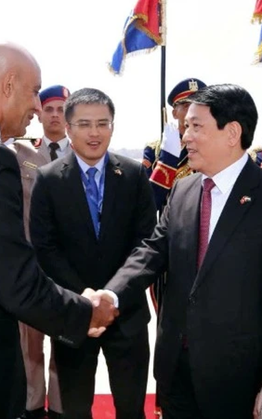 Chủ tịch nước Lương Cường đến Cairo, bắt đầu chuyến thăm cấp Nhà nước Cộng hòa Arab Ai Cập