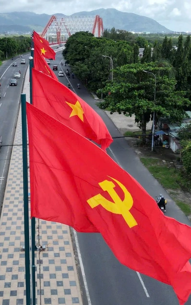[ Ảnh ]Thành phố Hồ Chí Minh rực rỡ cờ hoa trước thềm Quốc Khánh 2/9