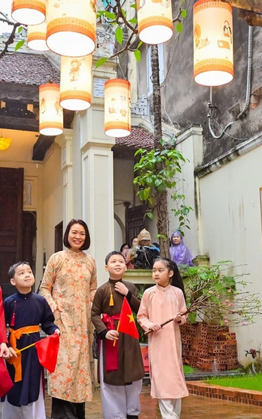 [Foto] Aroma khas Tet (Tahun Baru Imlek Vietnam) dari masa lalu terasa kental di Kawasan Kota Tua Hanoi.