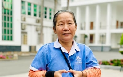 ພະນັກງານທຳຄວາມສະອາດຢູ່ມະຫາວິທະຍາໄລຮ່າໂນ້ຍເວົ້າໄດ້ຫຼາຍພາສາ ແລະ ແມ້ກະທັ້ງແກ້ໄຂການອອກສຽງຂອງນັກສຶກສາ.