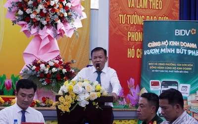 Komite Rakyat Kelurahan Tan Son Hoa menerapkan model "Satu Destinasi - Berbagai Fasilitas".
