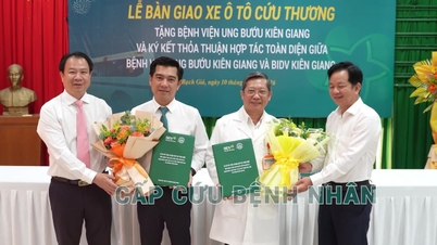BIDV Kiên Giang xe ô tô cứu thương cho Bệnh viện Ung Bướu Kiên Giang