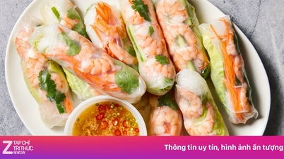 Khách nước ngoài 'biến tấu' tự làm gỏi cuốn mùa xuân