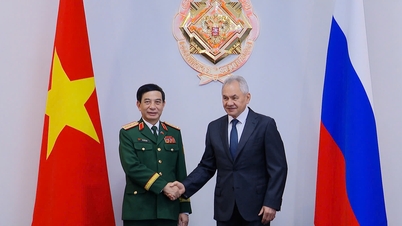 Generał Phan Van Giang spotyka się z sekretarzem Federalnej Rady Bezpieczeństwa Rosji.