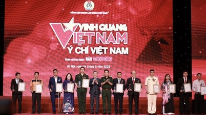 កម្មវិធីសិរីរុងរឿងរបស់វៀតណាម៖ ផ្តល់កិត្តិយសដល់ក្រុម និងបុគ្គលចំនួន១៦នាក់។