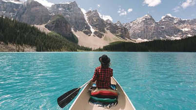 What is the ideal time to travel to Canada?
