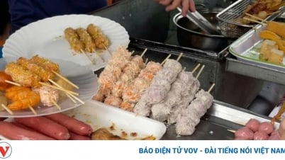 អាហារសម្រន់ច្រកទ្វារសាលា