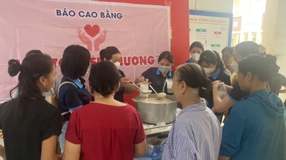 សមាគមអ្នកកាសែតកាសែត Cao Bang រៀបចំចែកបបរសប្បុរសធម៌ដល់អ្នកជំងឺ
