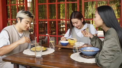 តើខ្ញុំគួរញ៉ាំអាហារថ្ងៃត្រង់នៅពេលណាដើម្បីសម្រកទម្ងន់?