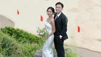 国旗掲揚式典で結婚写真を撮影、ネット上で予想外の騒動に