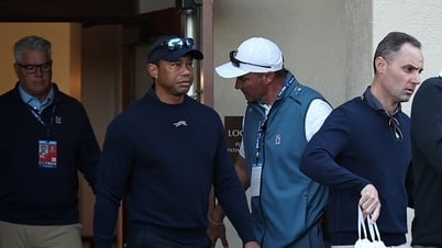 Tiger Woods ឈប់មុនការប្រកួតឡើងវិញ