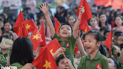 Học sinh Hà Nội rạng rỡ trong lễ khai giảng, hân hoan đón chào năm học mới