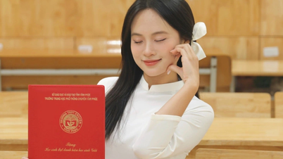 National valedictorian of block D01 doesn't take extra classes, self-study English through movies and music