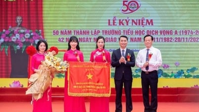 ディック・ヴォンA小学校が政府の模範旗を授与