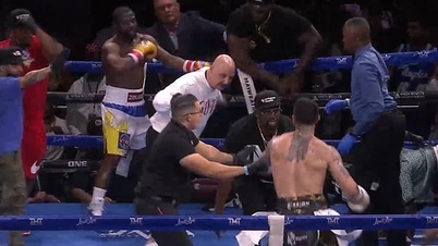 Mayweather ẩu đả với đối thủ trên võ đài