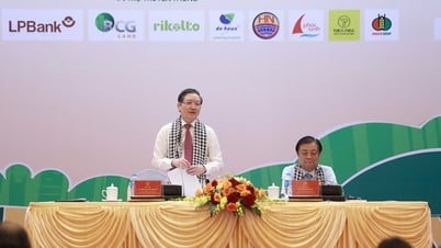 Farmers feel free to text me and Chairman Luong Quoc Doan.