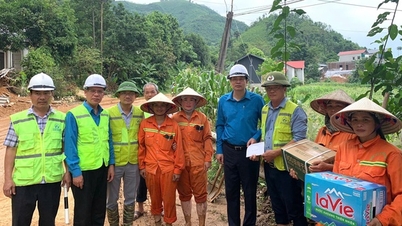 Công đoàn GTVT động viên công nhân đường bộ khắc phục hậu quả bão lũ