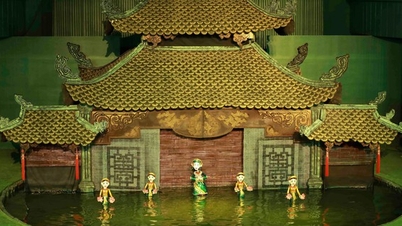 ភ្ញៀវទេសចរណ៍រីករាយនឹងការស្វែងយល់ពីលំហូរនៃវប្បធម៌វៀតណាមនៅរោងមហោស្រពអាយ៉ងដ៏ធំបំផុតនៅភាគកណ្តាលវៀតណាម