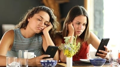 Người trẻ muốn cai nghiện điện thoại nhưng không biết làm thế nào