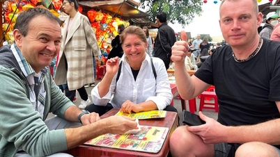 Où se trouve la « ville jaune » saluée par un journal néo-zélandais comme la plus belle du Vietnam ?