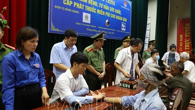 Khám bệnh, tư vấn sức khỏe, cấp phát thuốc cho nhân dân phường Hoàng Đông